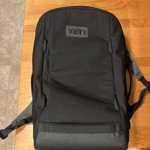 YETI Men's Crossroads Backpack in Black and Gray
